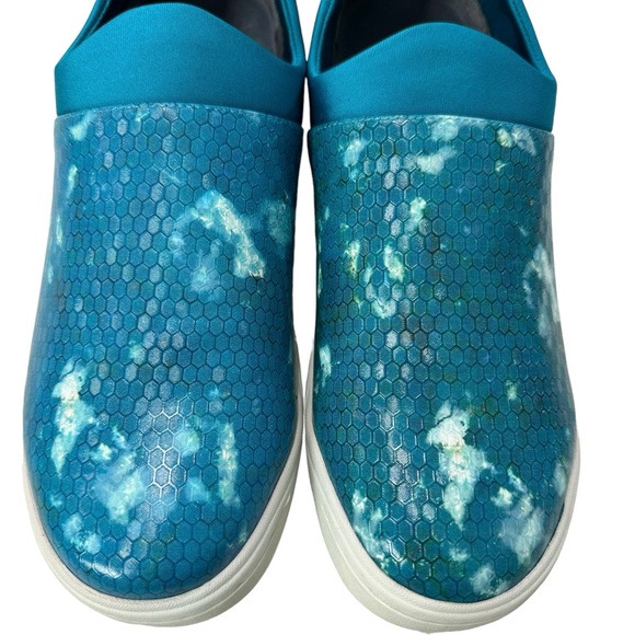 NWOT SoftWalk Maya Snakeskin Print Waterproof Slip-On Sneaker in Blue Waves 8.5 - Picture 10 of 16